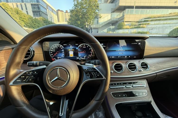 Used Mercedes-Benz E-Class 2022 Second Facelift E 300 L Fashion Edition Interior 3