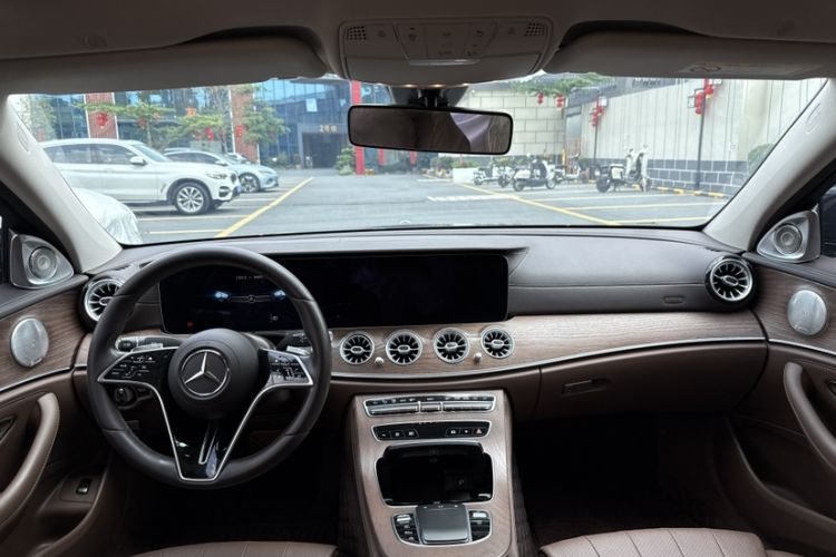 Used Mercedes-Benz E-Class 2022 E 260 L Interior 3