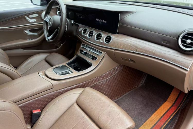 Used Mercedes-Benz E-Class 2022 Updated E 260 L Interior 3