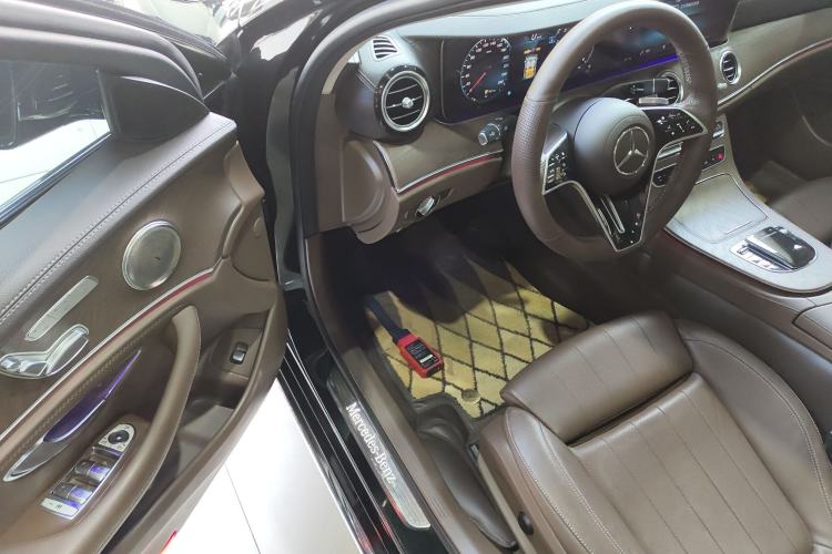 Used Mercedes-Benz E-Class 2022 E 260 L Interior 3