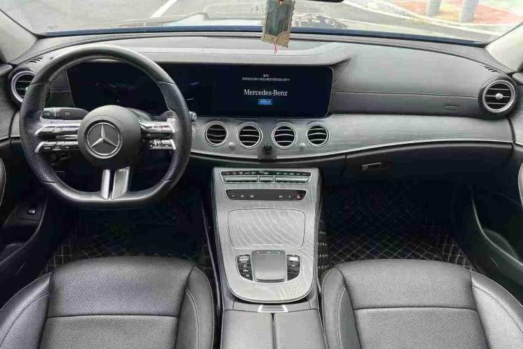 Used Mercedes-Benz E-Class 2022 Revised Version E 300 L Sporty and Stylish Edition Interior 3