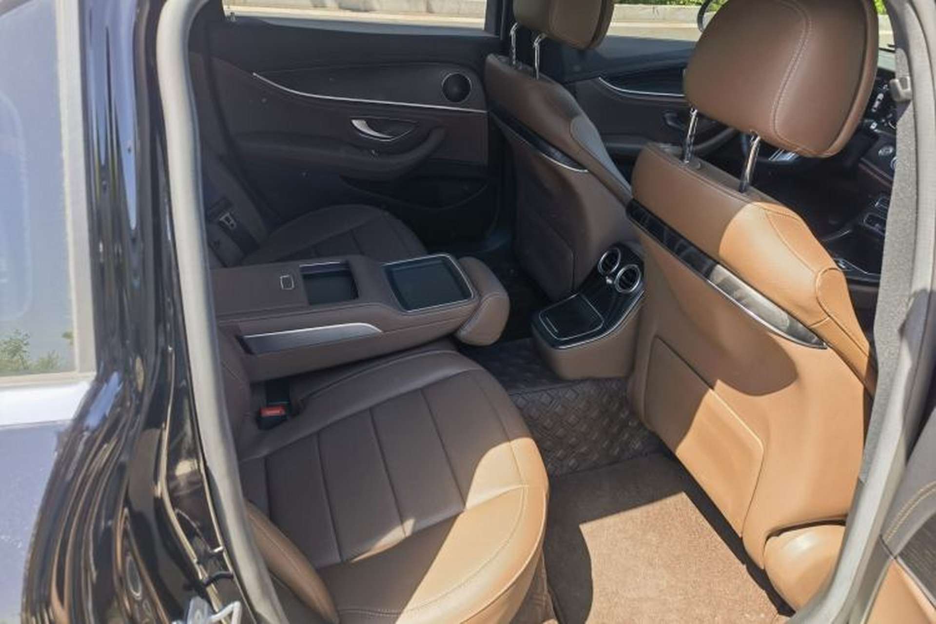 Used Mercedes-Benz E-Class 2022 Revised Version E 300 L Sporty and Stylish Edition Interior 3