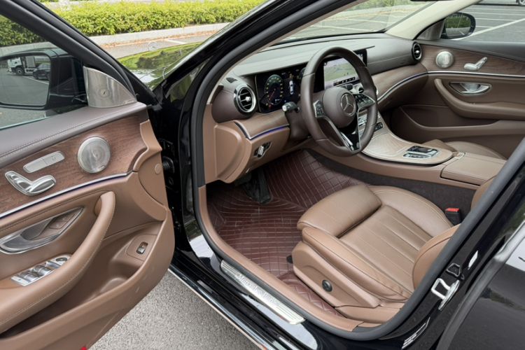 Used Mercedes-Benz E-Class 2022 Second Facelift E 260 L Interior 3