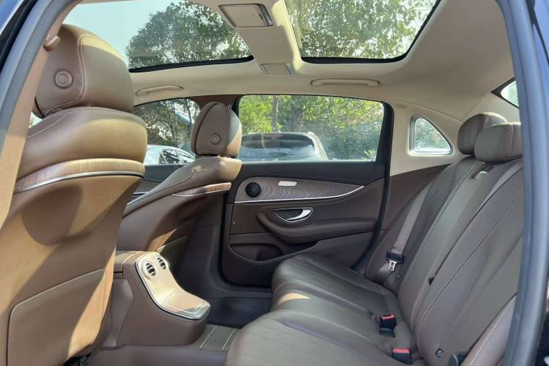 Used Mercedes-Benz E-Class 2022 Revised Version E 300 L Fashion Edition Interior 3