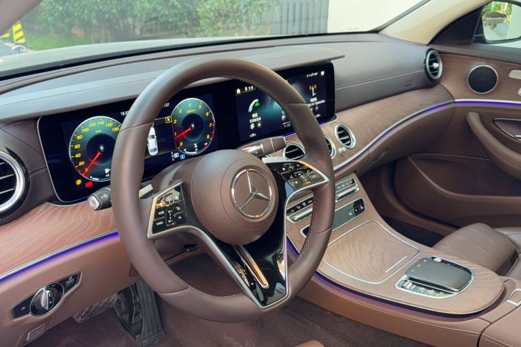 Used Mercedes-Benz E-Class 2022 Second Facelift E 300 L Fashion Edition Interior 3