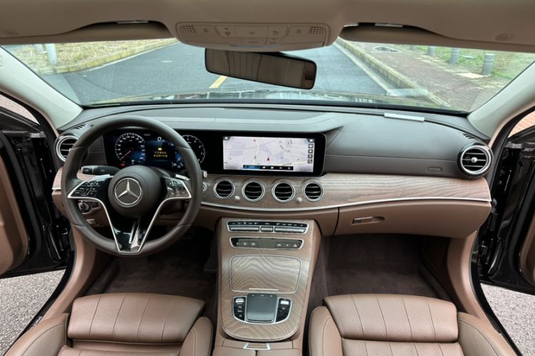 Used Mercedes-Benz E-Class 2022 Second Facelift E 300 L Fashion Edition Interior 3