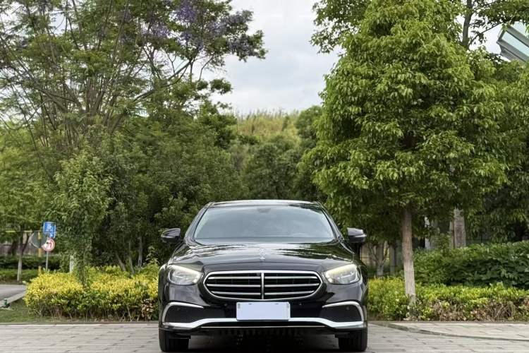 Used Mercedes-Benz E-Class 2022 Updated E 300 L Stylish Edition Interior 3