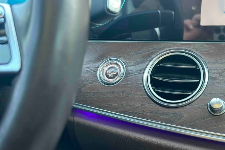 Used Mercedes-Benz E-Class 2022 E 300 L Luxury Model Interior 3