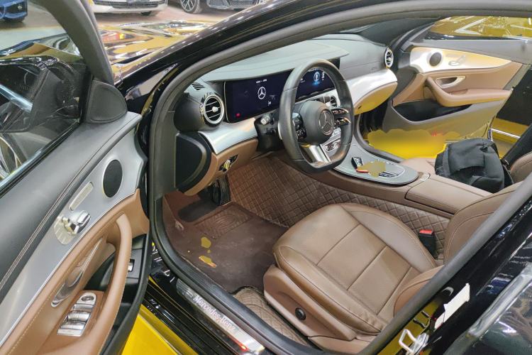 Used Mercedes-Benz E-Class 2022 Revised Version E 300 L Sporty and Stylish Edition Interior 3