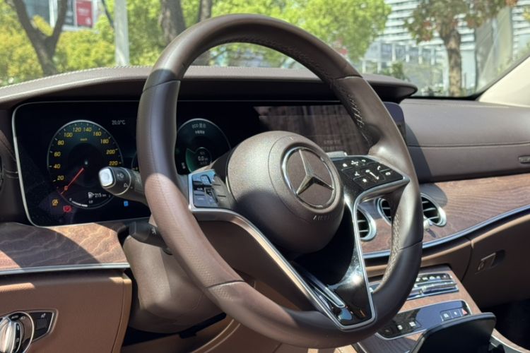 Used Mercedes-Benz E-Class 2022 Revised Version E 300 L Luxury Edition Interior 4