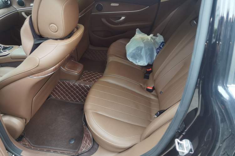 Used Mercedes-Benz E-Class 2022 E 260 L Interior 4
