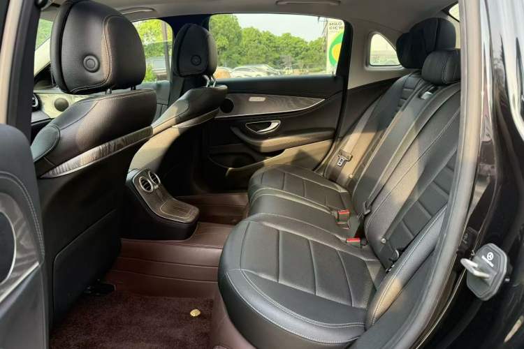Used Mercedes-Benz E-Class 2022 Revised E 300 L Sporty and Stylish Edition Interior 4