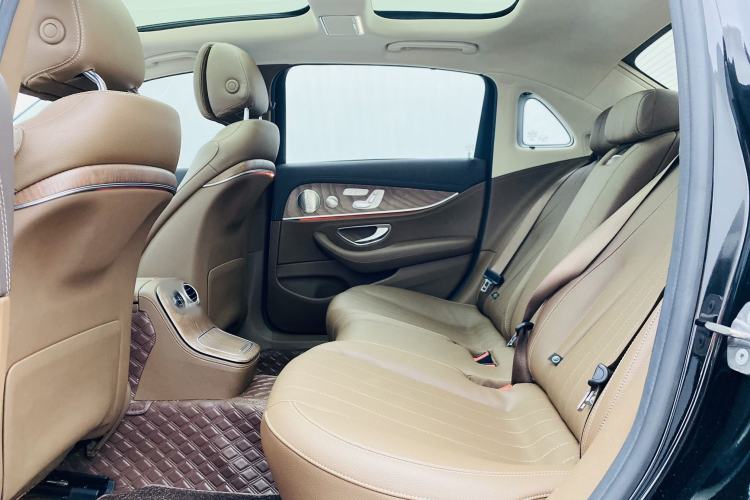 Used Mercedes-Benz E-Class 2022 Second Facelift E 300 L Luxury Edition Interior 4