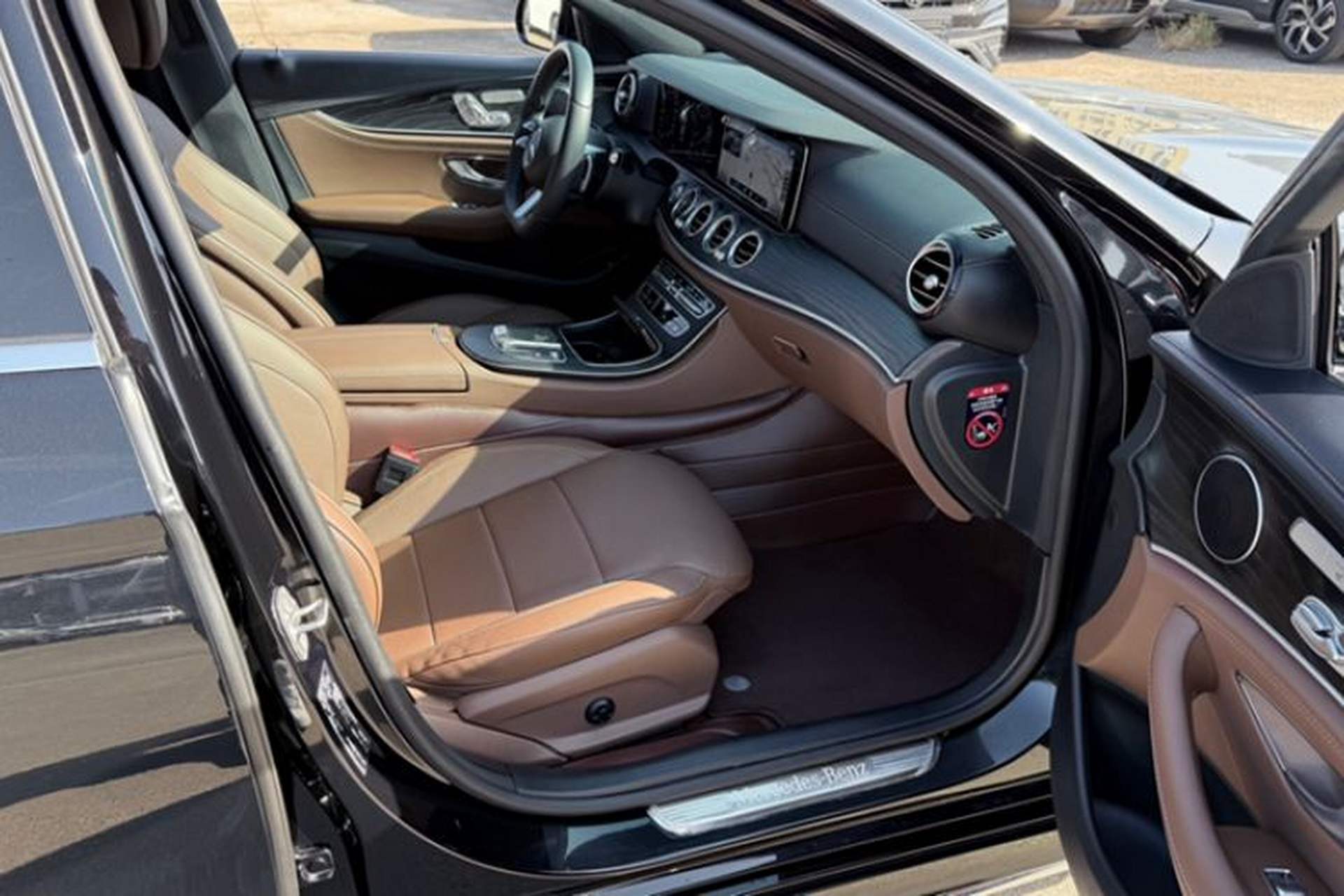 Used Mercedes-Benz E-Class 2022 E 300 L Sporty and Stylish Model Interior 4