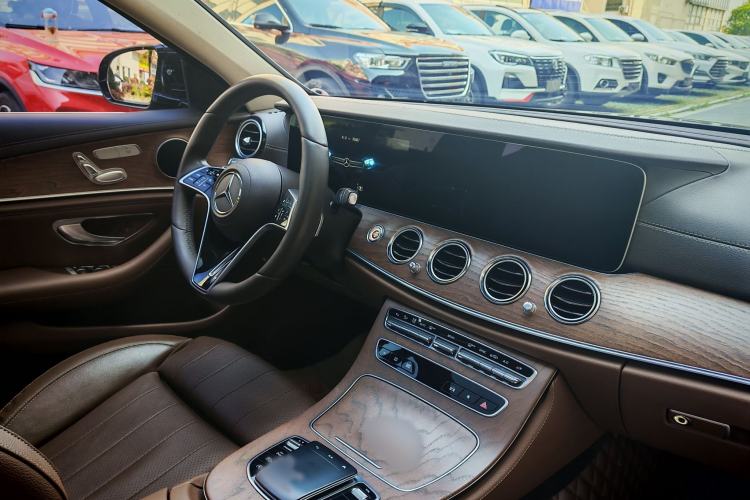 Used Mercedes-Benz E-Class 2022 E 260 L Interior 4
