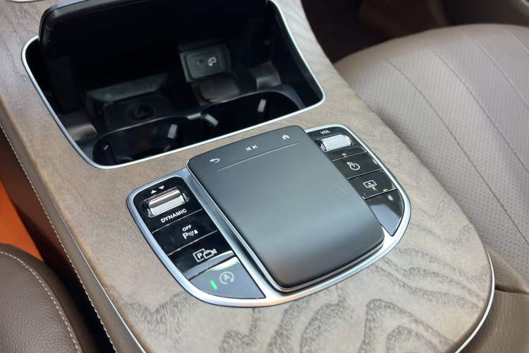 Used Mercedes-Benz E-Class 2022 Revised Version E 300 L Luxury Edition Interior 4