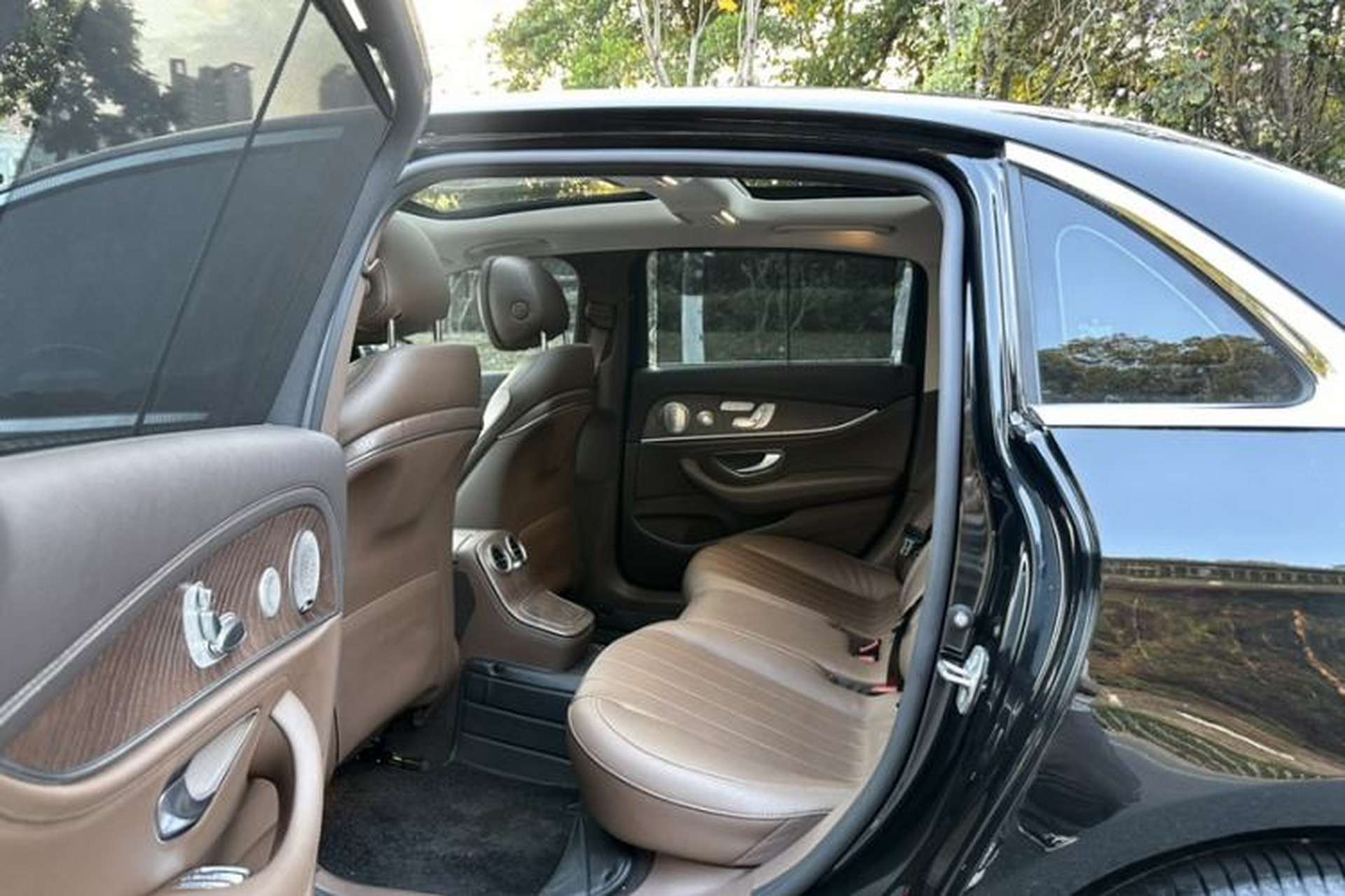 Used Mercedes-Benz E-Class 2022 Revised Version E 300 L Luxury Edition Interior 4