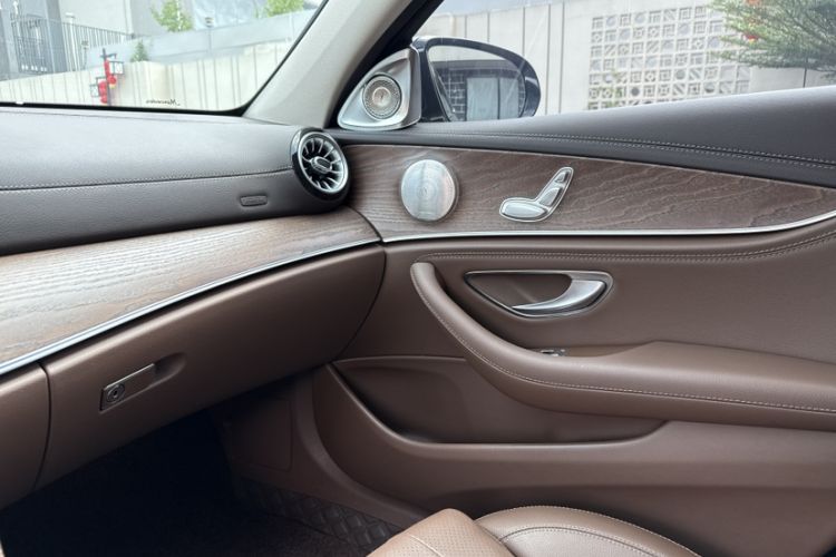 Used Mercedes-Benz E-Class 2022 E 260 L Interior 4