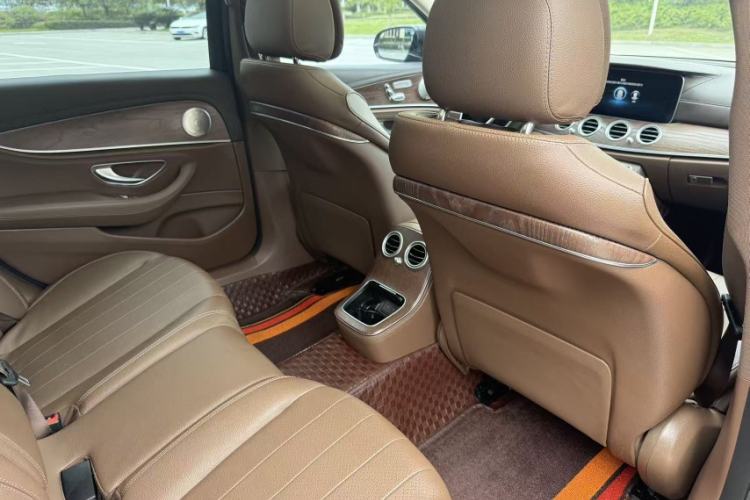 Used Mercedes-Benz E-Class 2022 Updated E 260 L Interior 4
