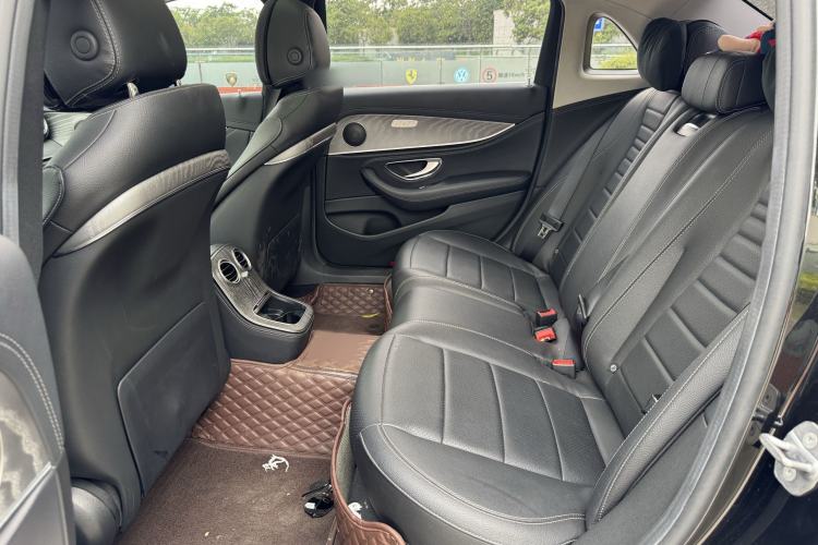 Used Mercedes-Benz E-Class 2022 Second Facelift E 300 L Sporty and Stylish Edition Interior 4