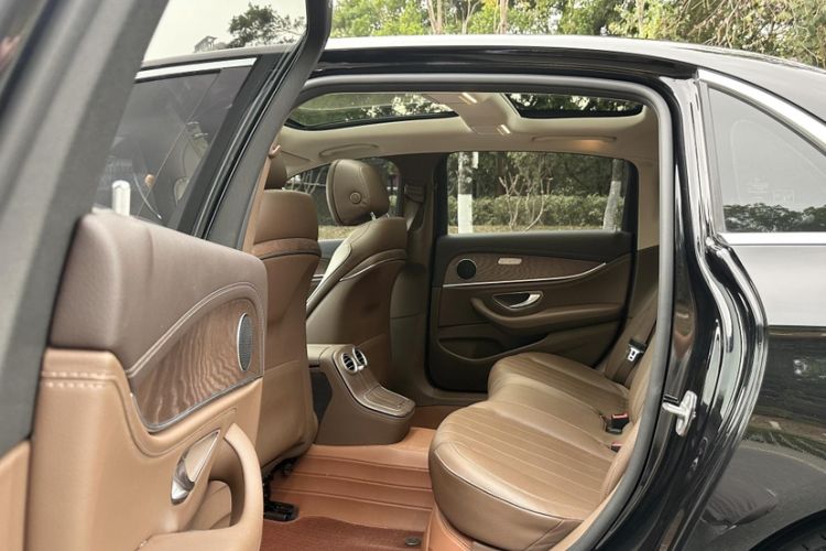 Used Mercedes-Benz E-Class 2022 Updated E 300 L Stylish Edition Interior 4