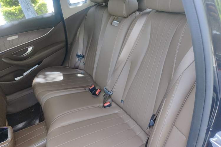 Used Mercedes-Benz E-Class 2022 Updated E 300 L Stylish Edition Interior 4