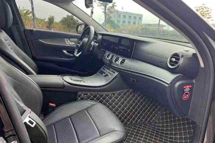 Used Mercedes-Benz E-Class 2022 Revised Version E 300 L Sporty and Stylish Edition Interior 4