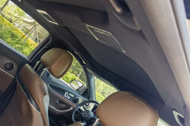 Used Mercedes-Benz E-Class 2022 Revised Version E 300 L Sporty and Stylish Edition Interior 4