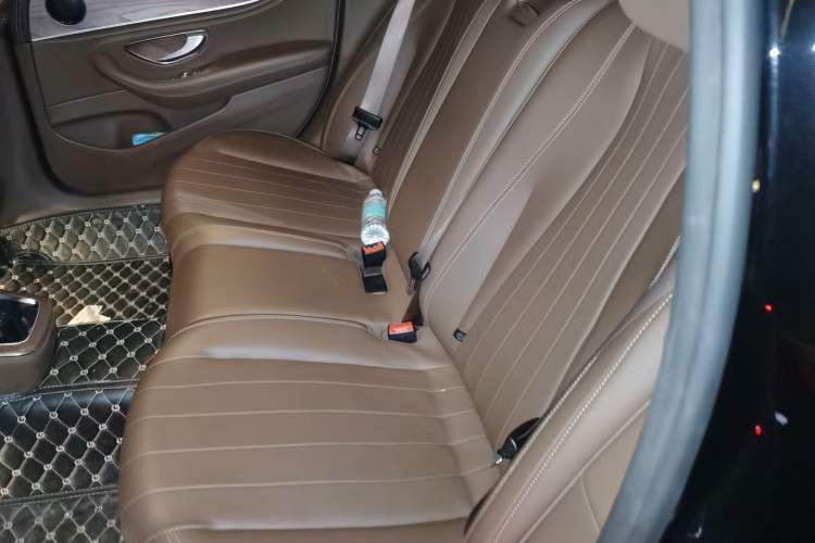 Used Mercedes-Benz E-Class 2022 E 260 L Interior 4