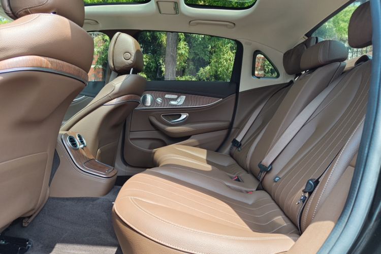 Used Mercedes-Benz E-Class 2022 Second Facelift E 300 L Luxury Edition Interior 4