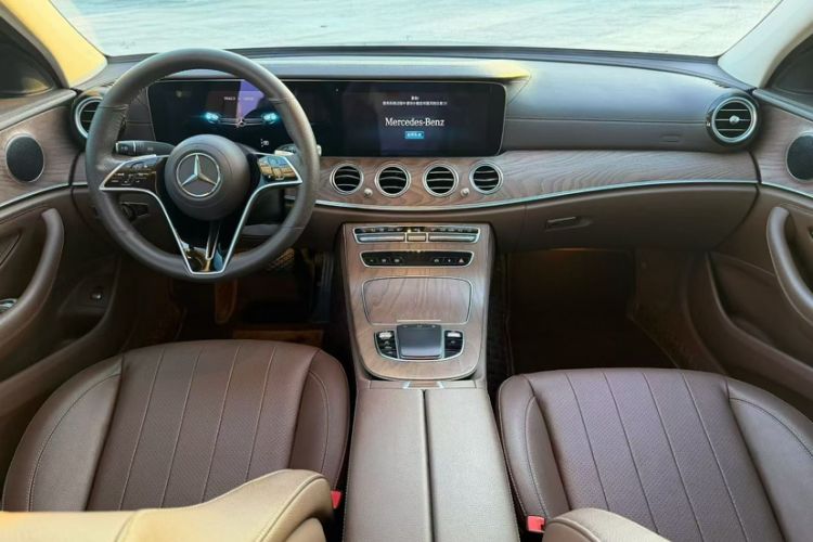 Used Mercedes-Benz E-Class 2022 E 300 L Stylish Model Interior 4