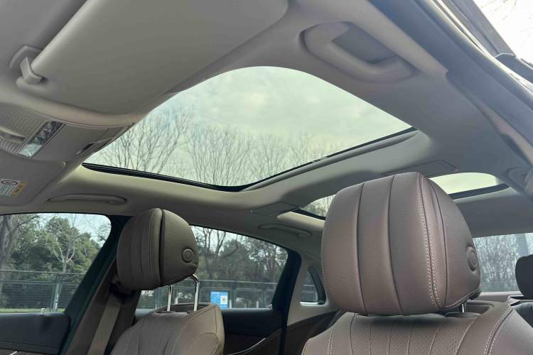 Used Mercedes-Benz E-Class 2022 E 300 L Stylish Model Interior 4