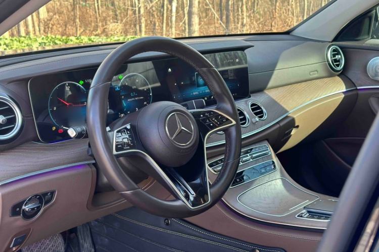 Used Mercedes-Benz E-Class 2022 E 300 L Luxury Model Interior 4