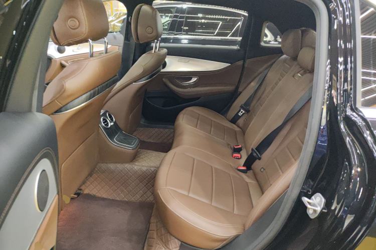 Used Mercedes-Benz E-Class 2022 Revised Version E 300 L Sporty and Stylish Edition Interior 4