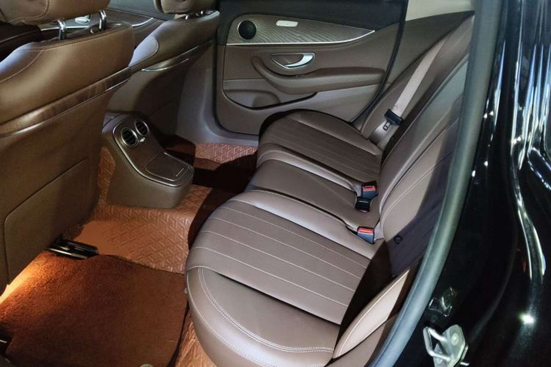 Used Mercedes-Benz E-Class 2022 Second Facelift E 300 L Fashion Edition Interior 4