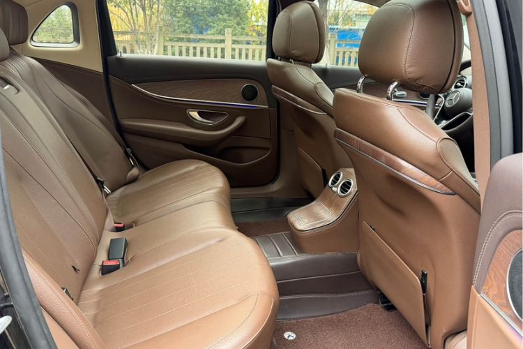 Used Mercedes-Benz E-Class 2022 Second Facelift E 260 L Interior 4