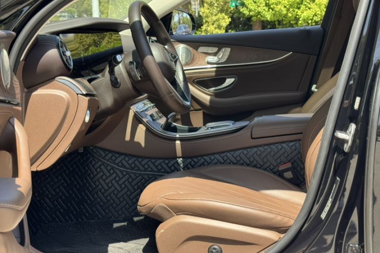 Used Mercedes-Benz E-Class 2022 Revised Version E 300 L Luxury Edition Interior 5