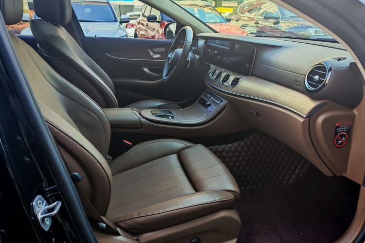 Used Mercedes-Benz E-Class 2022 E 260 L Interior 5