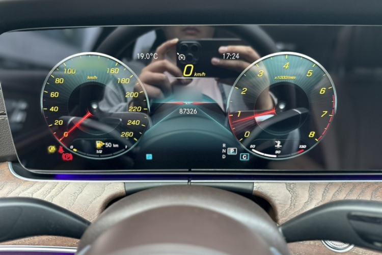 Used Mercedes-Benz E-Class 2022 E 260 L Interior 5