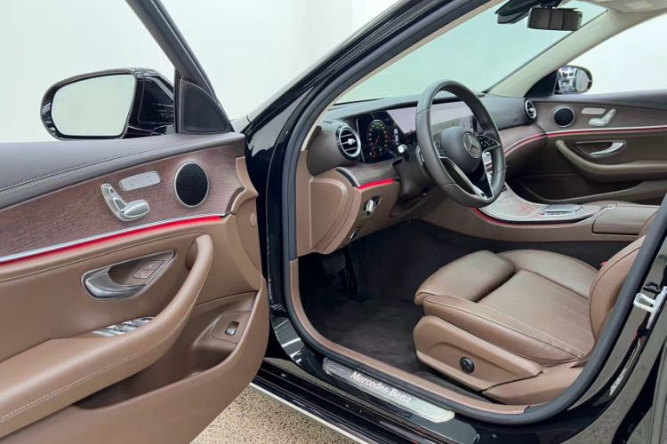 Used Mercedes-Benz E-Class 2022 Updated E 300 L Stylish Edition Interior 5