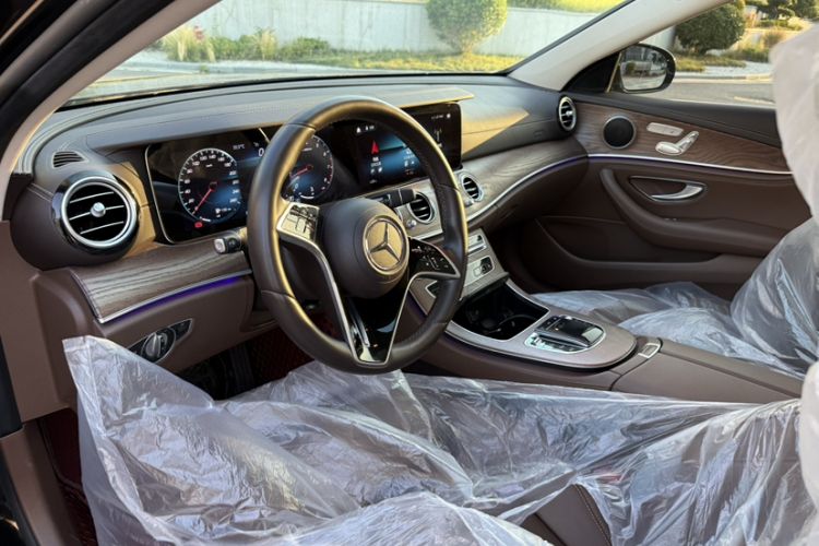 Used Mercedes-Benz E-Class 2022 Second Facelift E 300 L Fashion Edition Interior 5