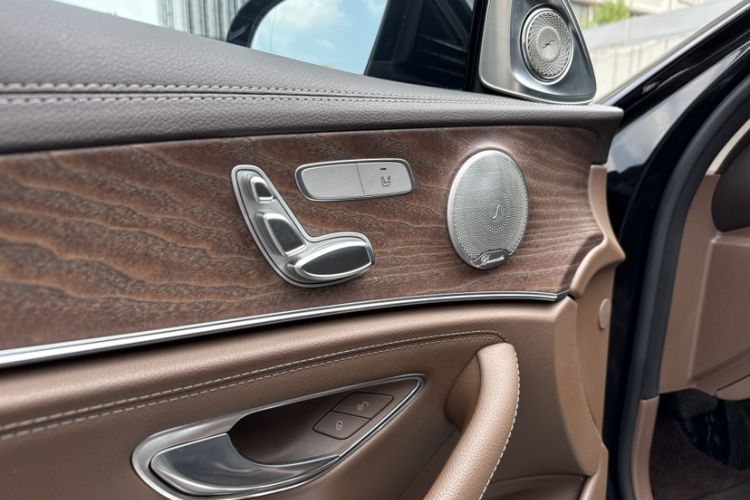 Used Mercedes-Benz E-Class 2022 E 260 L Interior 5