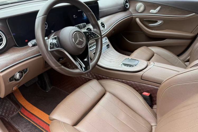 Used Mercedes-Benz E-Class 2022 Updated E 260 L Interior 5