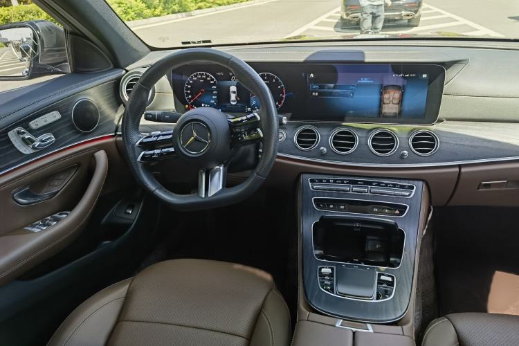 Used Mercedes-Benz E-Class 2022 Revised Version E 300 L Sporty and Stylish Edition Interior 5