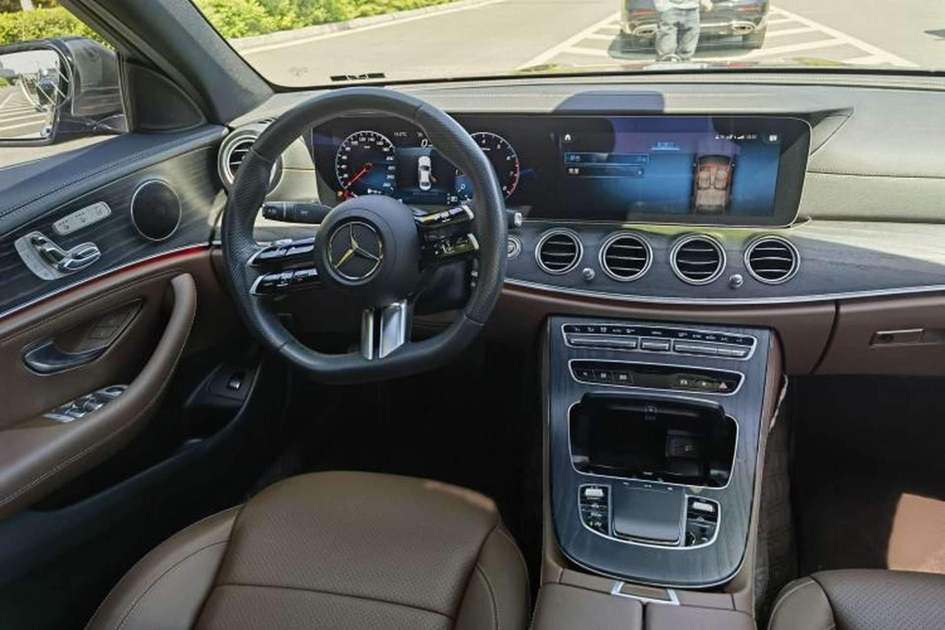 Used Mercedes-Benz E-Class 2022 Revised Version E 300 L Sporty and Stylish Edition Interior 5