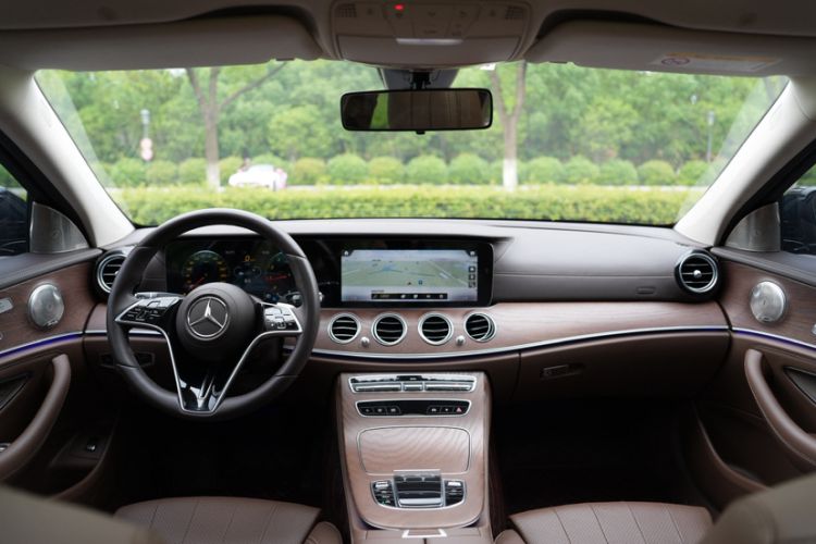 Used Mercedes-Benz E-Class 2022 Second Facelift E 260 L Interior 5