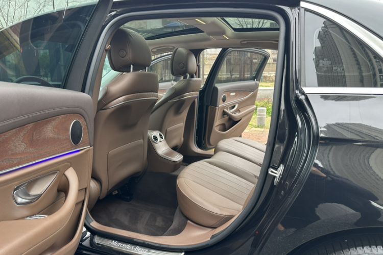 Used Mercedes-Benz E-Class 2022 Second Facelift E 300 L Fashion Edition Interior 5
