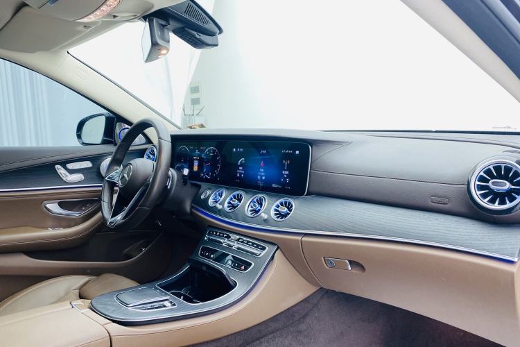 Used Mercedes-Benz E-Class 2022 Updated E 300 L Luxury Edition Interior 5