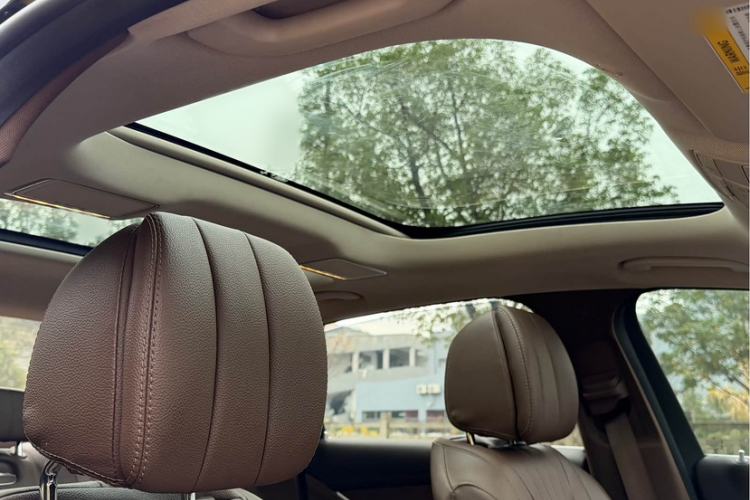 Used Mercedes-Benz E-Class 2022 Second Facelift E 260 L Interior 5