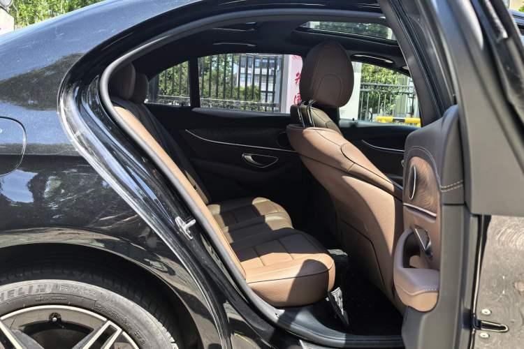 Used Mercedes-Benz E-Class 2022 E 260 Stylish Sports Edition Interior 6